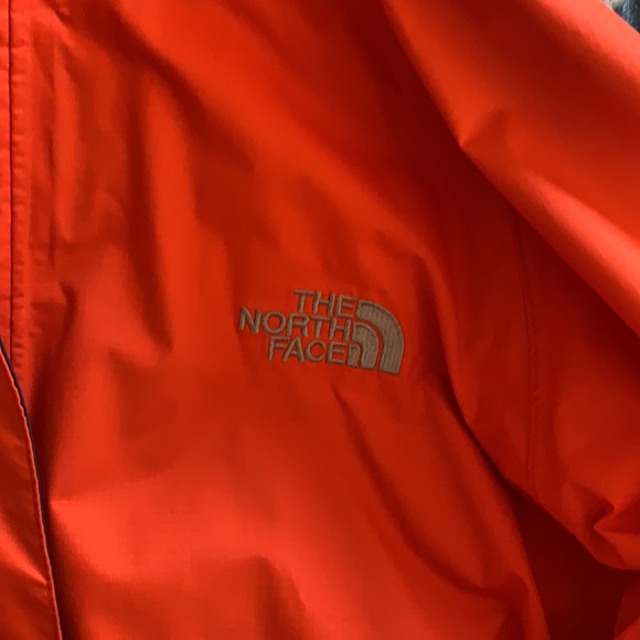 Like new women’s orange rain jacket north face - Picture 3 of 5